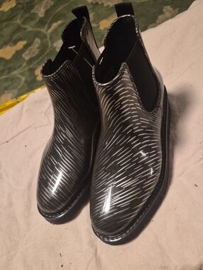 Women's Black & White Patterned Chelsea Rain Boots